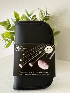 IT COSMETICS Mini 5-Piece Face & Eye Travel Brush Set in Black
